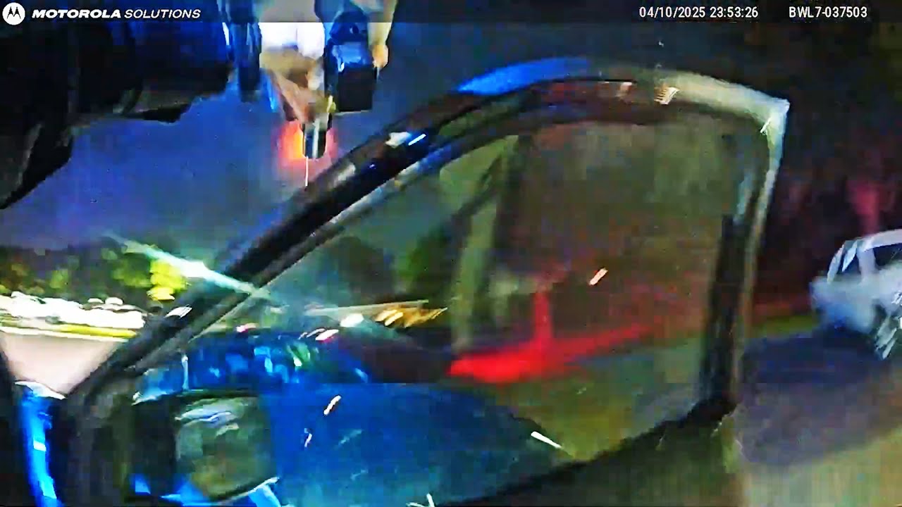 Houston Cop Shoots at Robbery Suspects Fleeing in Stolen Car