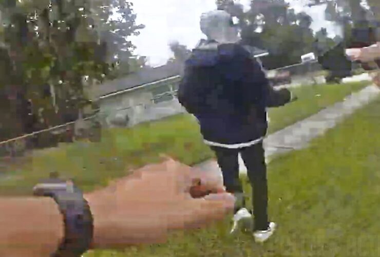 Robber Pulls Gun and Shoots Cop During Struggle on the Ground