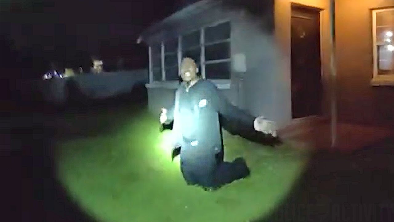 Foot Chase Ends With Tampa Officer Kicking Suspect In The Head