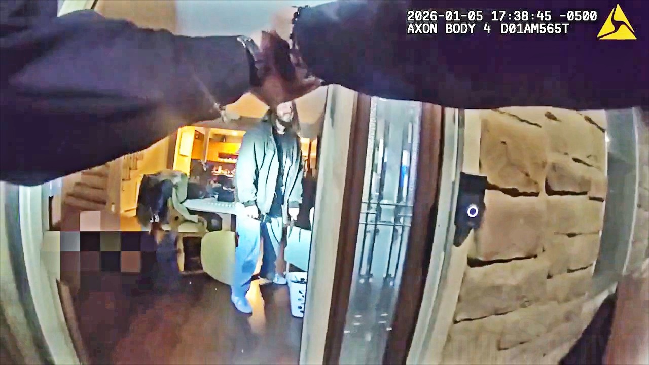 Armed Man Shot After Advancing on Officers With Knife