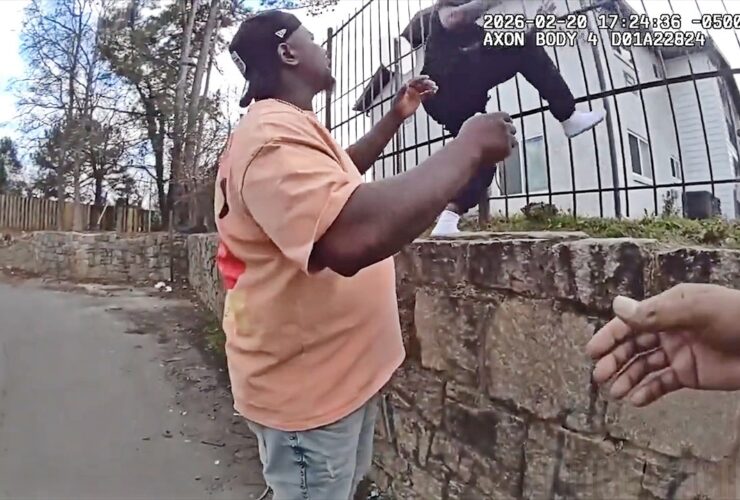 Community Member Helps Police Convince Suspect To Surrender After Escape