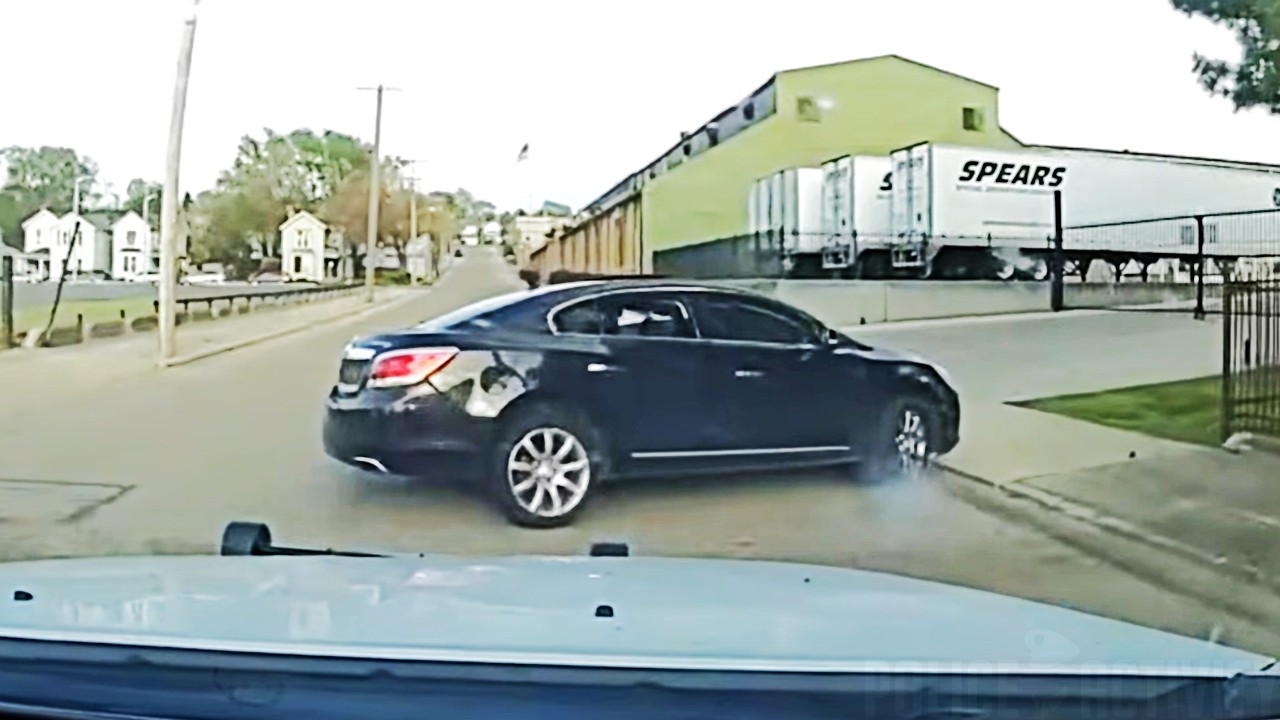 Homicide Suspect Instantly Floors it When Officer Gets Behind Him