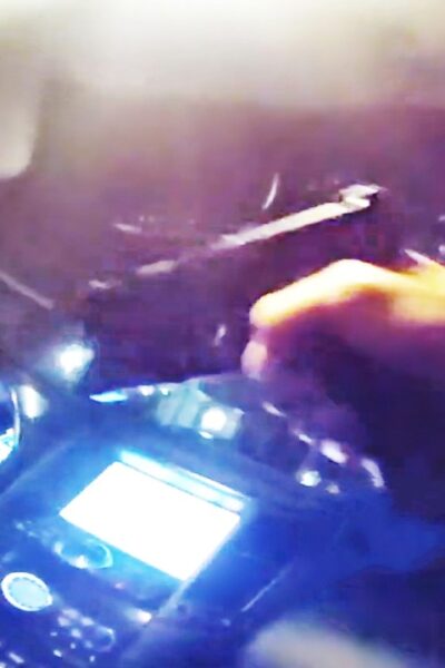 Cop Trapped in Fleeing Getaway Car Shoots Driver