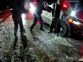 Suspect With Knife Defeats Taser Attempts During Struggle With Officers