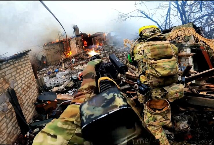 🔴 UKRAINE WAR – Ukrainian Assault Units Storm Russian Held Village With Genius New Assault Tactic