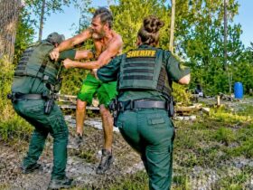 Florida Man Refuses To Surrender and Fights Deputies