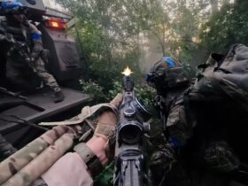 🔴 UKRAINE WAR – Ukrainian Forces Storm Russian Stronghold During Mechanized Assault • Brutal Combat
