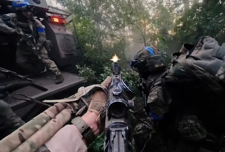 🔴 UKRAINE WAR – Ukrainian Forces Storm Russian Stronghold During Mechanized Assault • Brutal Combat
