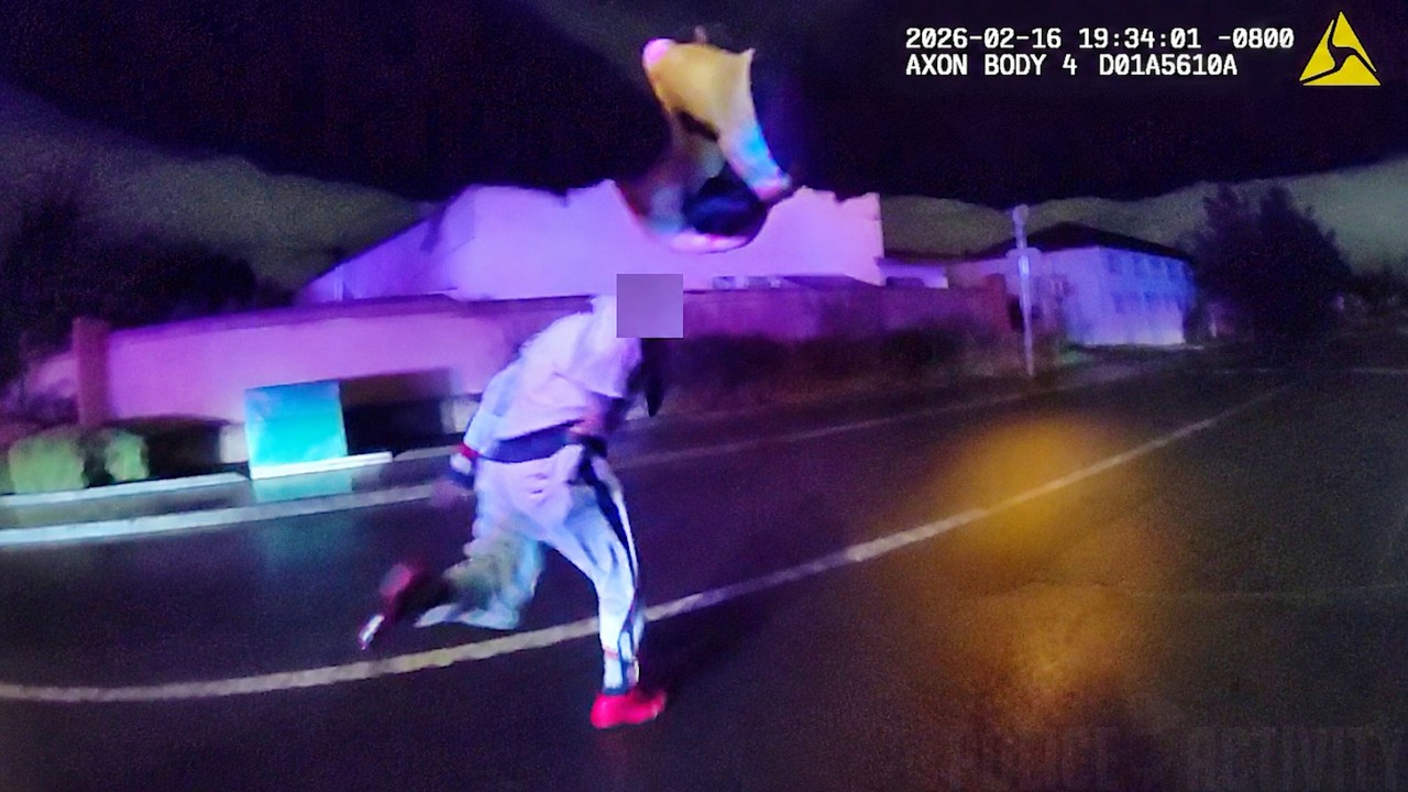 Suspect Pulls Gun While Running From Deputies