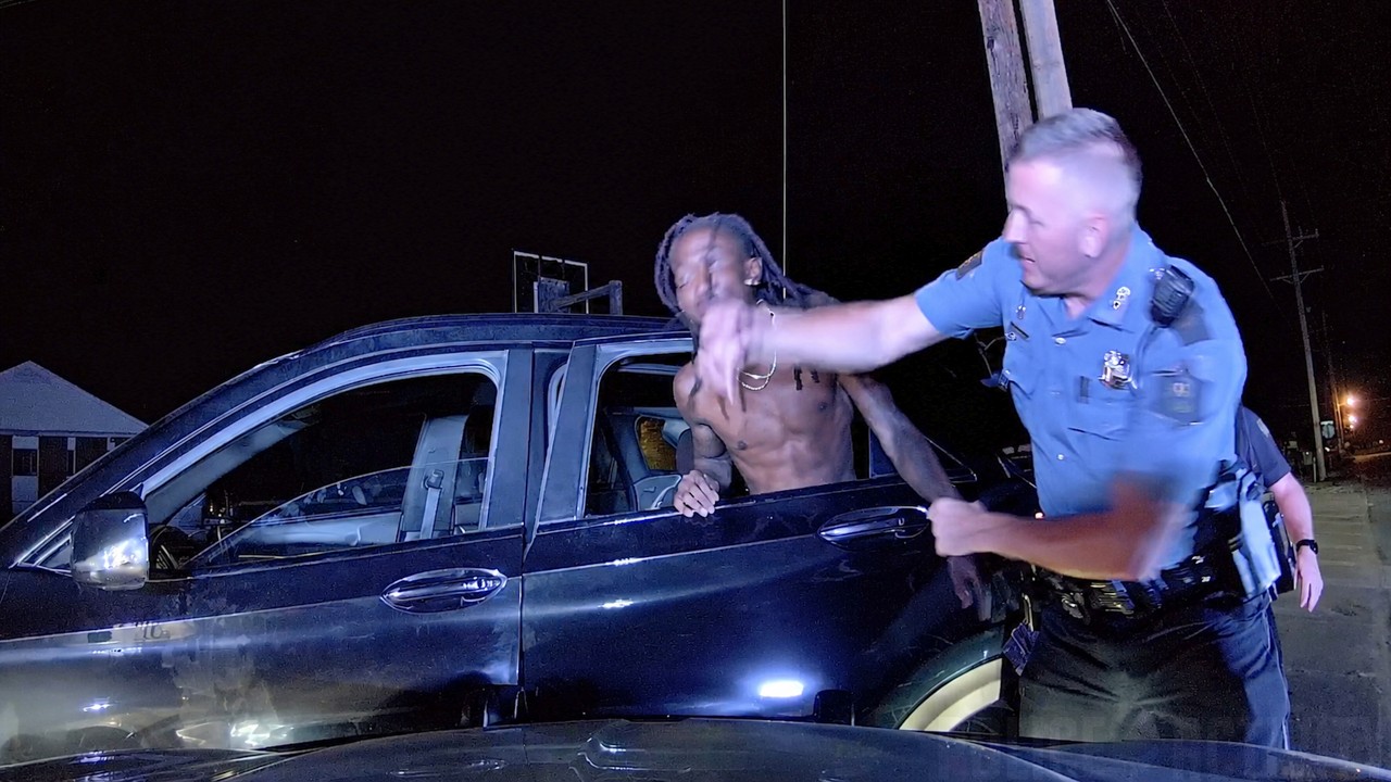 Trooper Pulls Passenger by his Dreadlocks Before Punching Him