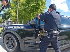 Houston Officers Shoot Man Armed With Rifle on Front Porch