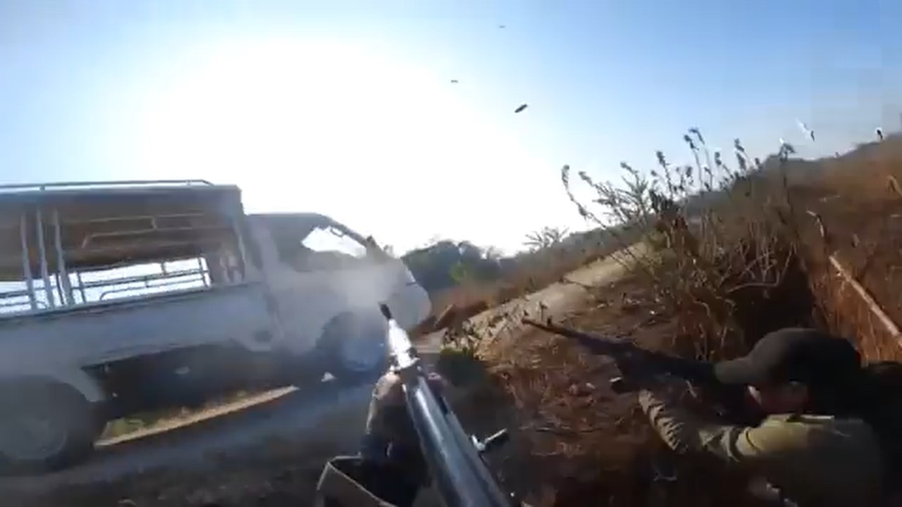 🔴 MYANMAR WAR – Myanmar Rebels Assault Military Vehicles In Insane Guerrilla Ambushes • Helmet Cam